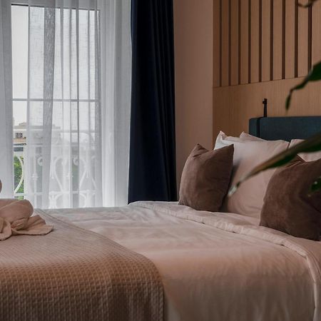 Townhouse17 Boutique Bed & Breakfast ビクトリア エクステリア 写真