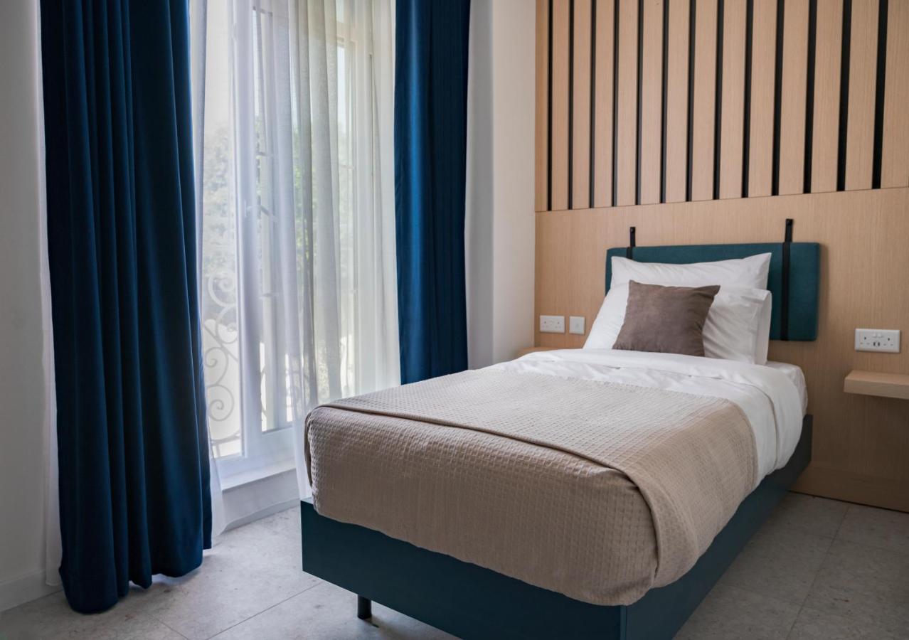 Townhouse17 Boutique Bed & Breakfast ビクトリア エクステリア 写真
