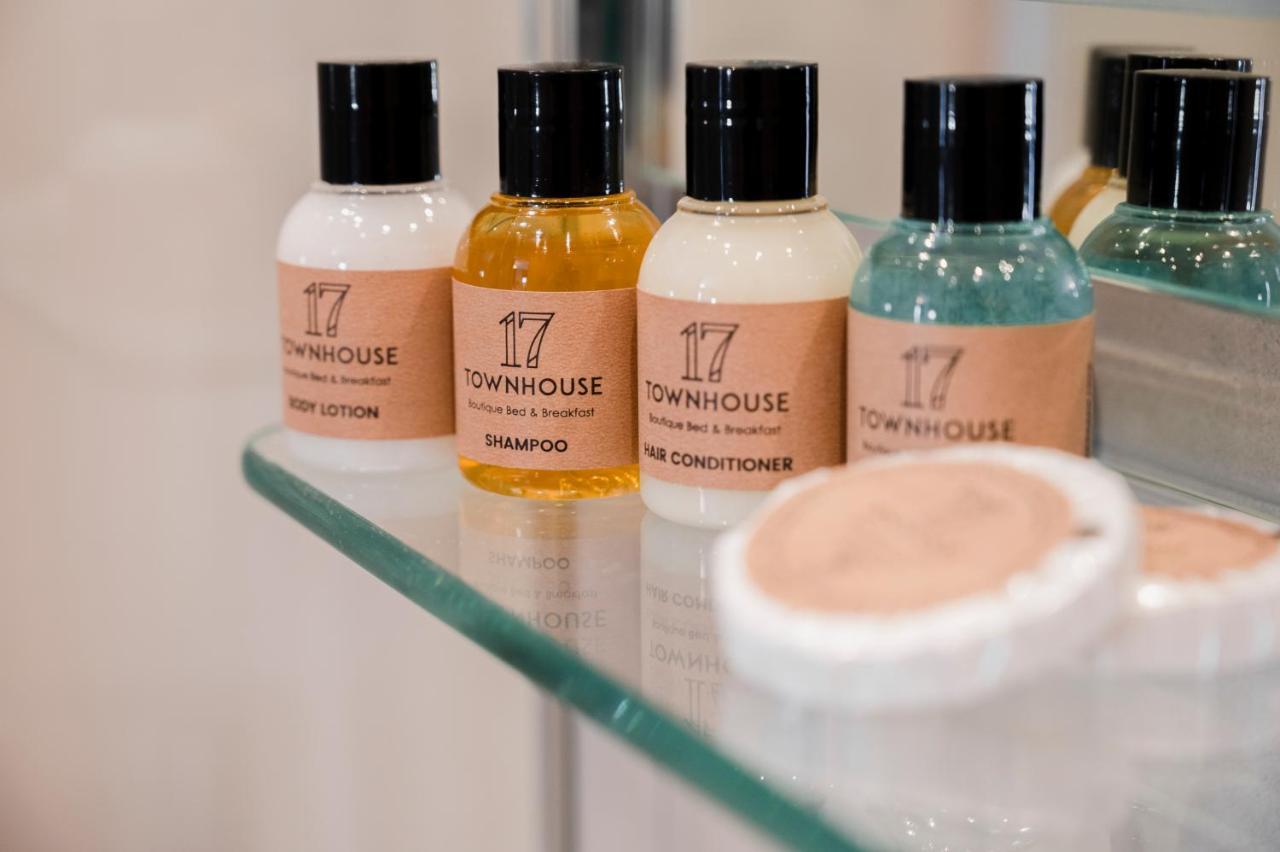 Townhouse17 Boutique Bed & Breakfast ビクトリア エクステリア 写真