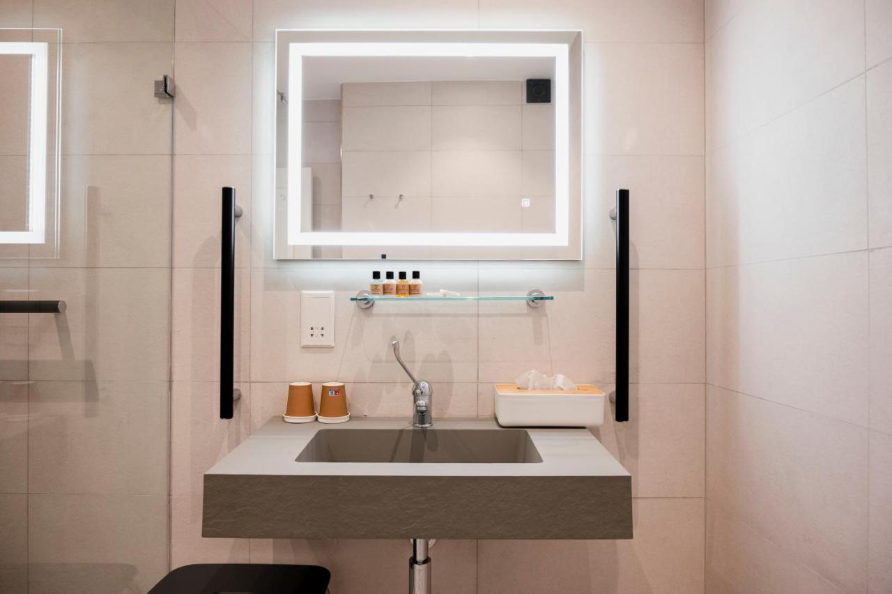 Townhouse17 Boutique Bed & Breakfast ビクトリア エクステリア 写真