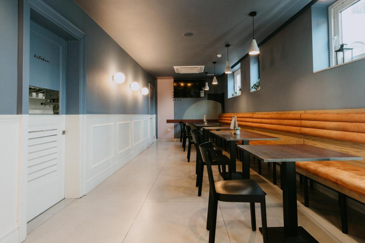 Townhouse17 Boutique Bed & Breakfast ビクトリア エクステリア 写真