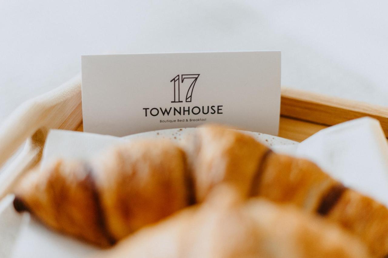 Townhouse17 Boutique Bed & Breakfast ビクトリア エクステリア 写真