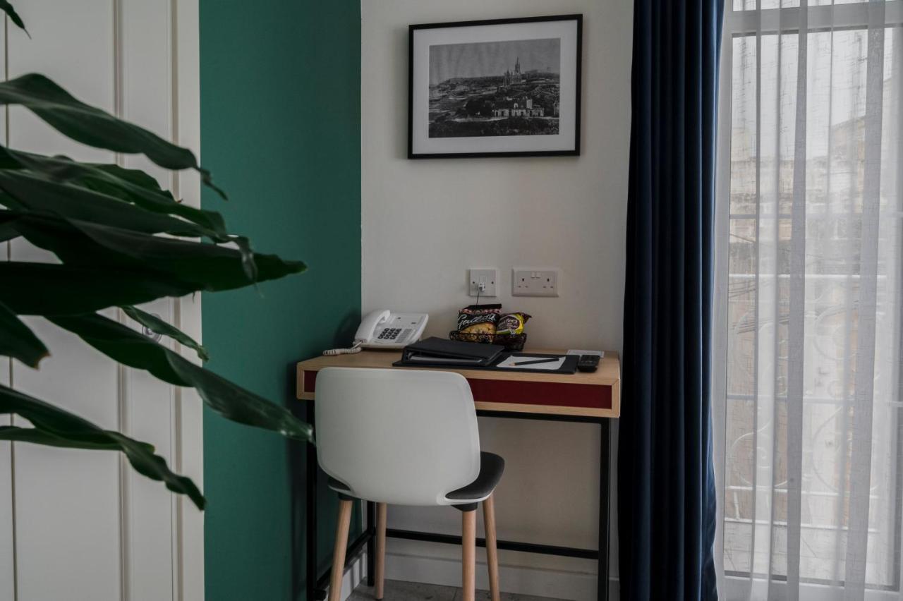 Townhouse17 Boutique Bed & Breakfast ビクトリア エクステリア 写真